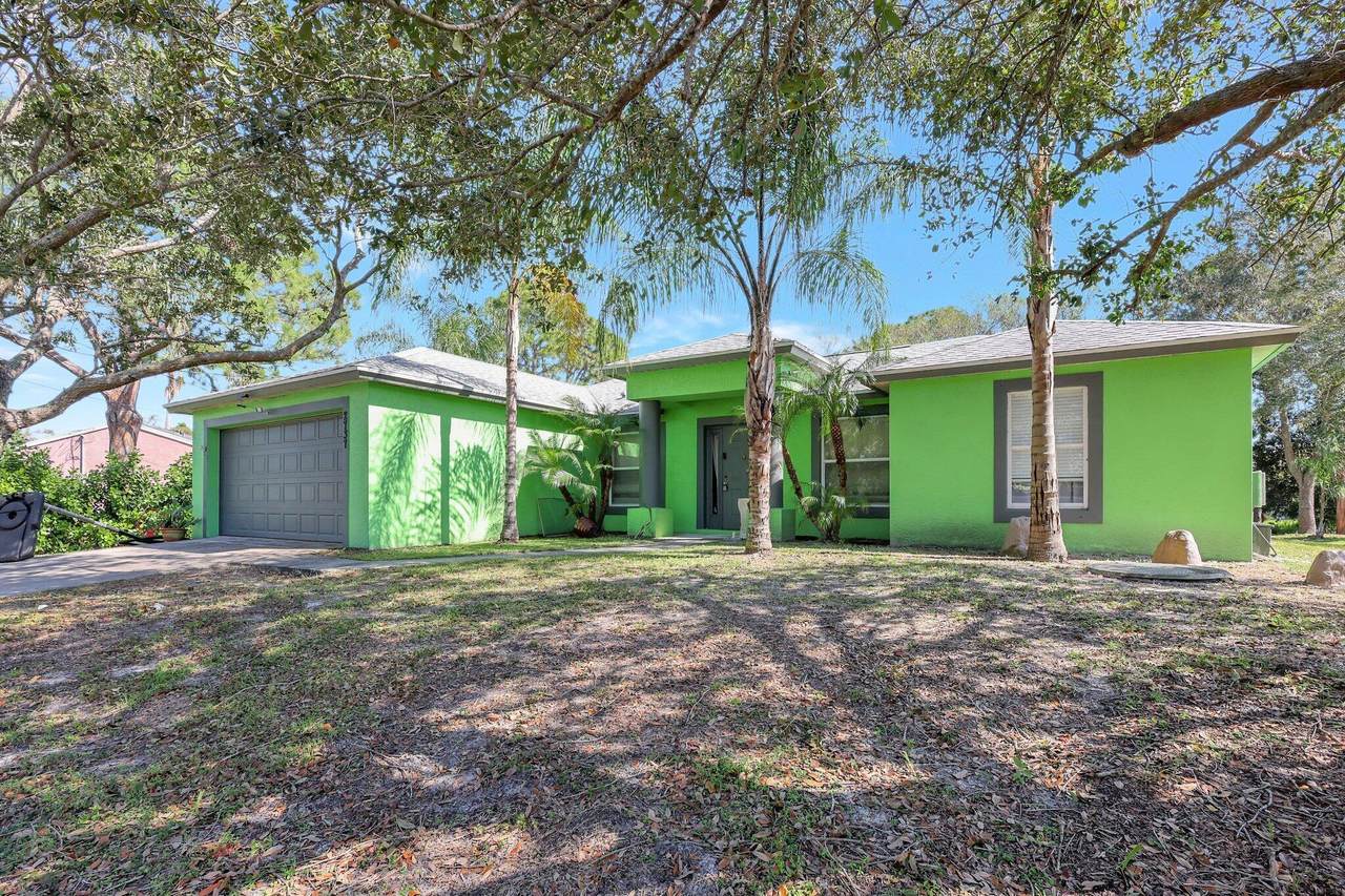 2737 East Calabria Circle - Photo 1