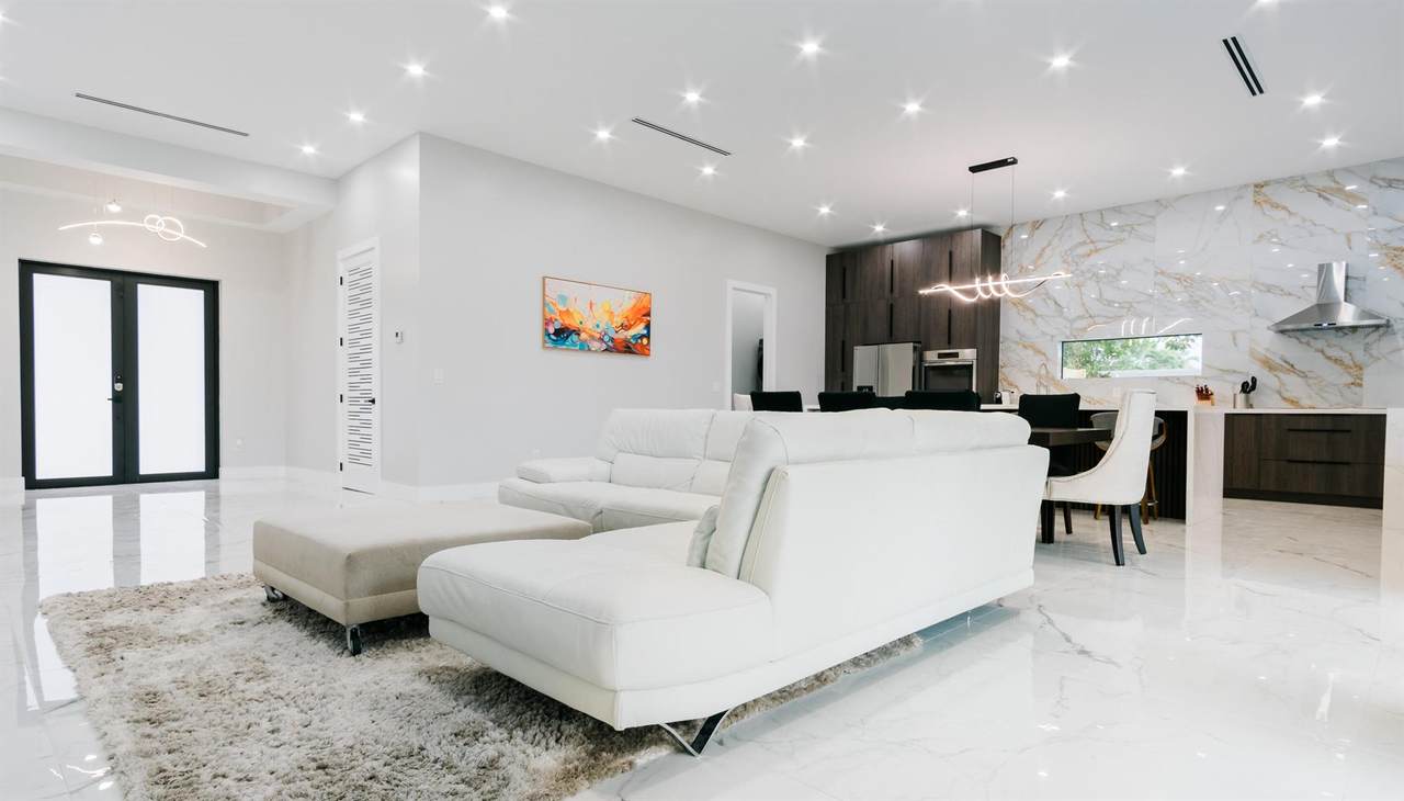 909 4th Avenue - Photo 1