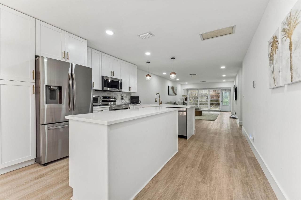 13725 Flora - Photo 1