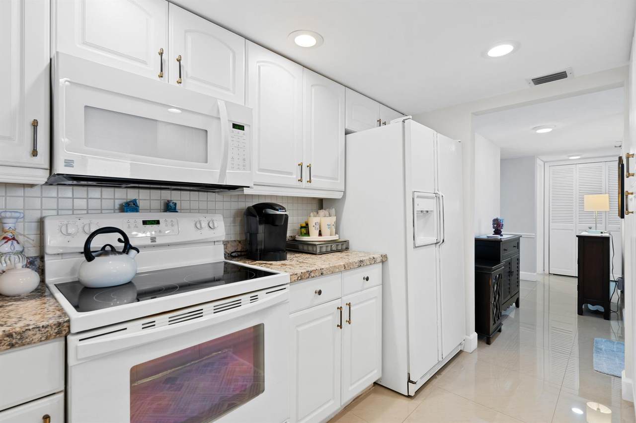 899 Jeffery Street - Photo 1