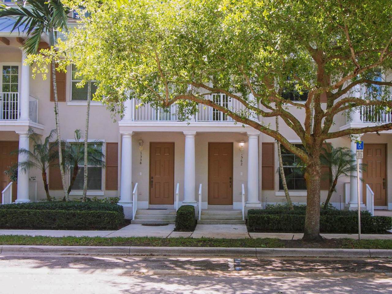 1562 Grande Cull Way - Photo 1