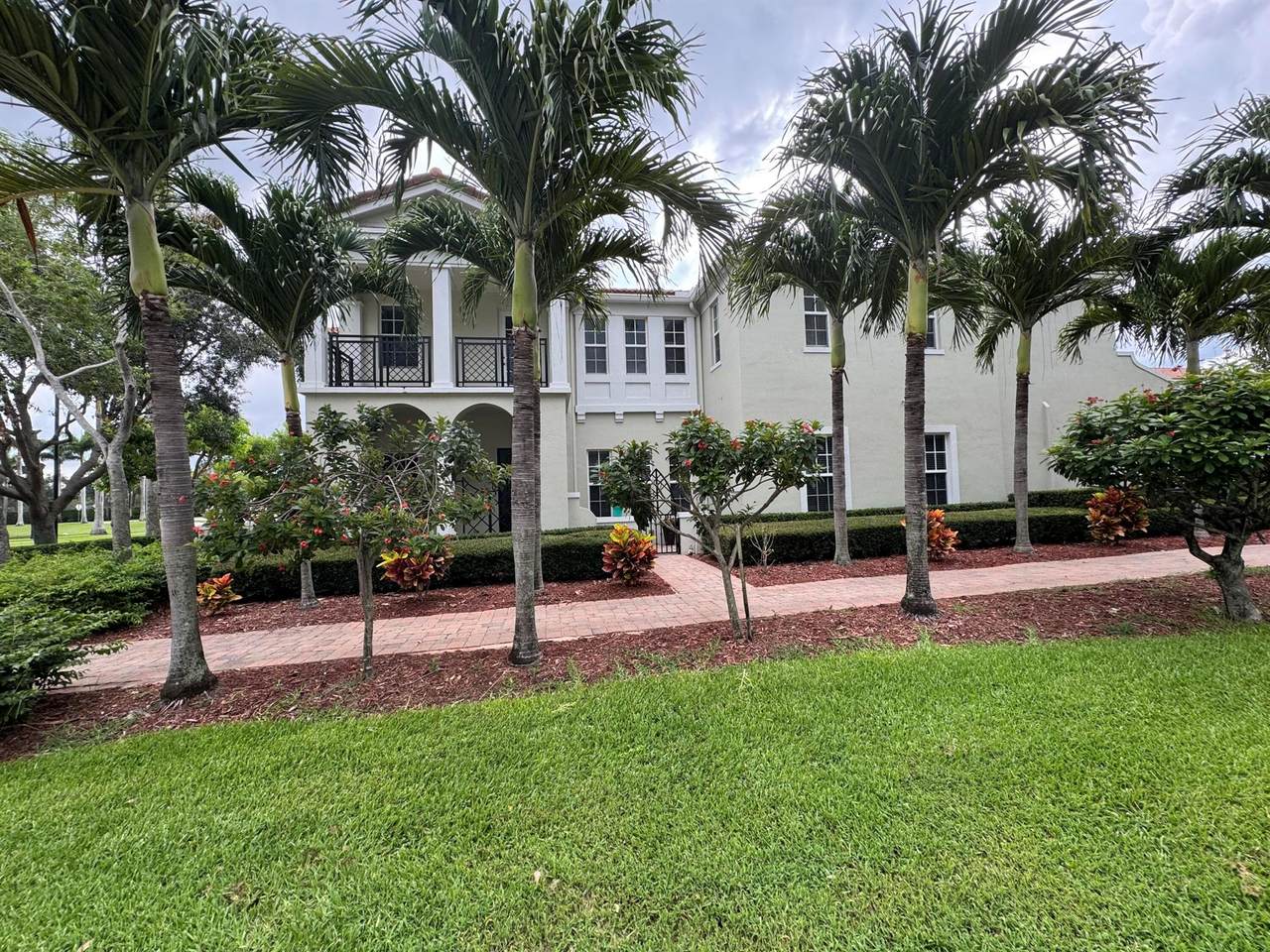 8209 8th Way - Photo 1