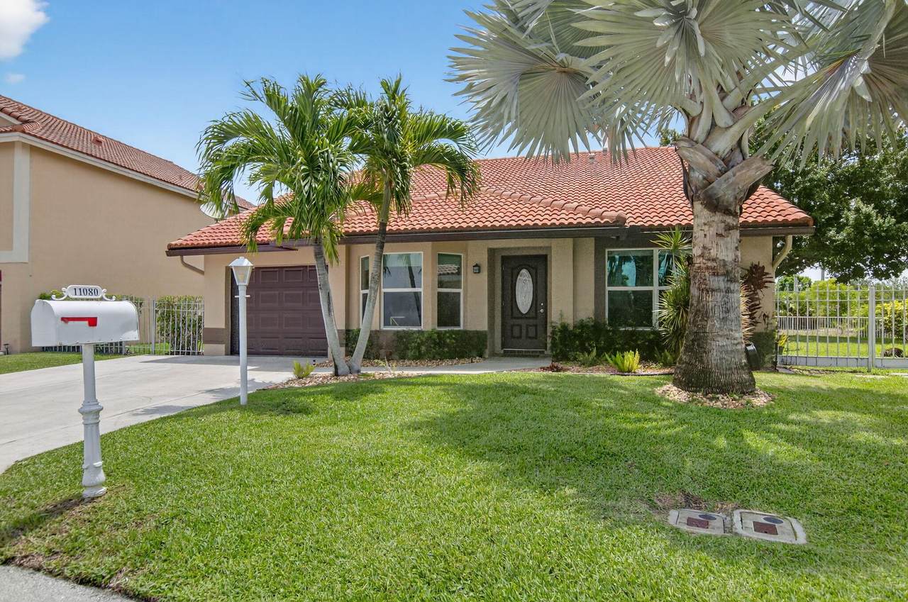 11080 Lakeaire Circle - Photo 1