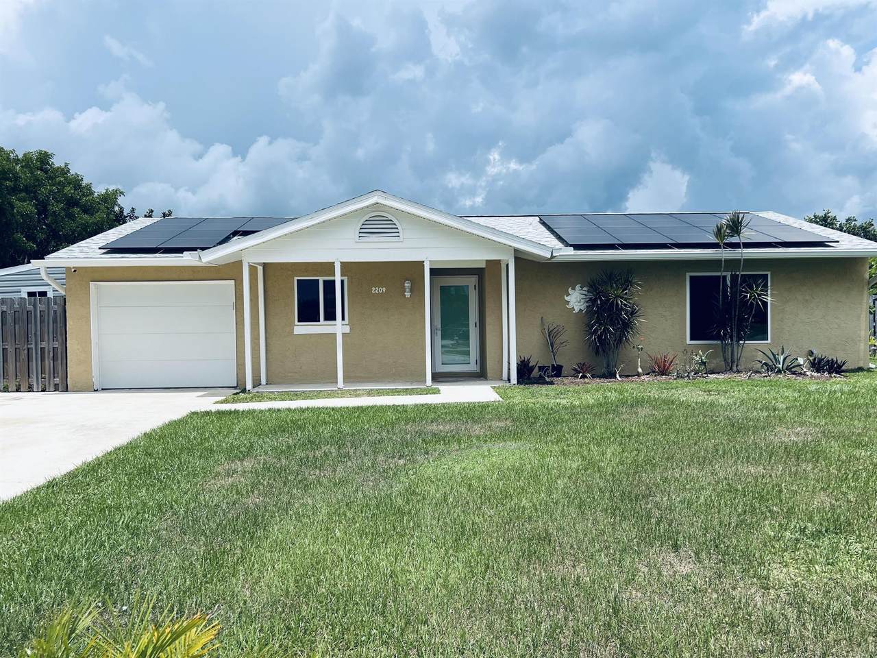 2209 Dunbrooke Circle - Photo 1