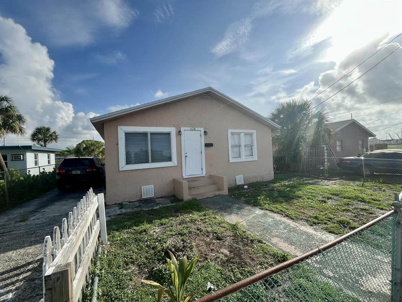 628 7th Street - Photo 1