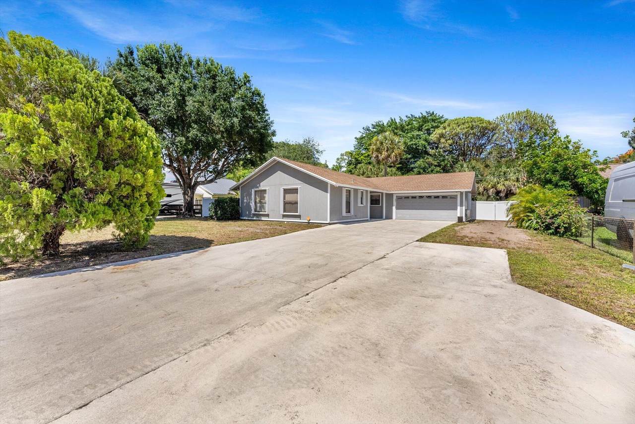 662 Dixie Lane - Photo 1