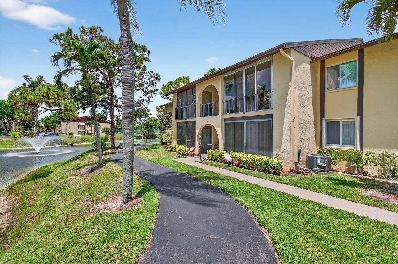 340 Pine Ridge Circle - Photo 1