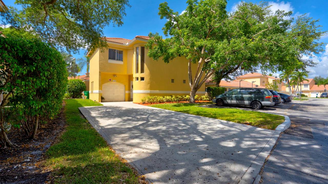 11373 Lakeview Drive - Photo 1