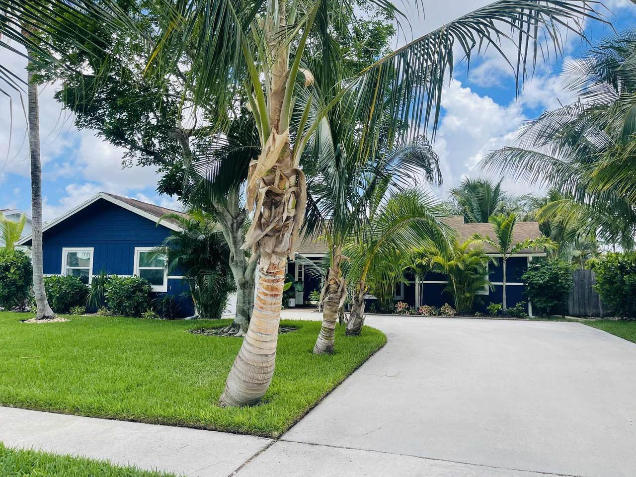 5357 Sandhurst Circle - Photo 1