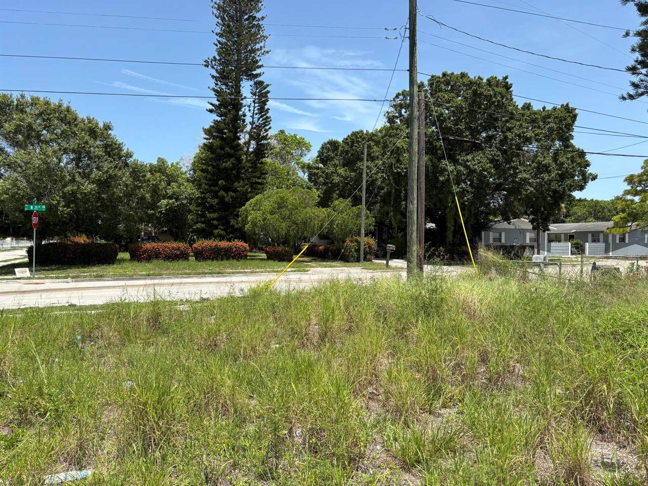 915 21st Street - Photo 1