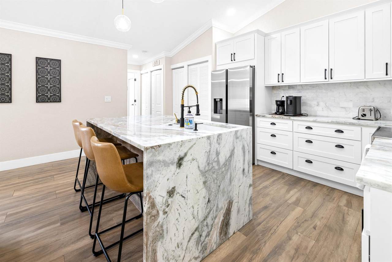 1672 Hawthorne Place - Photo 1