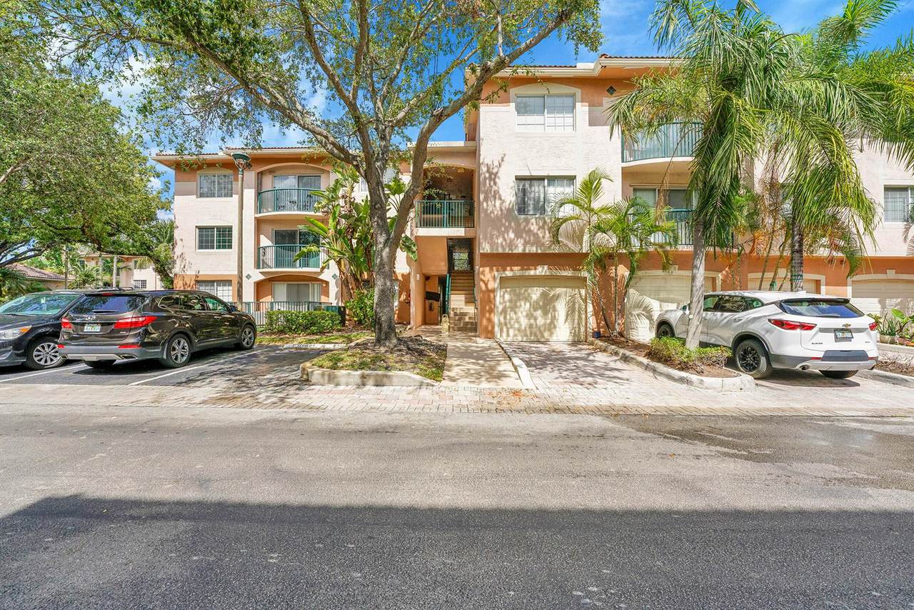 2033 10th Avenue - Photo 1