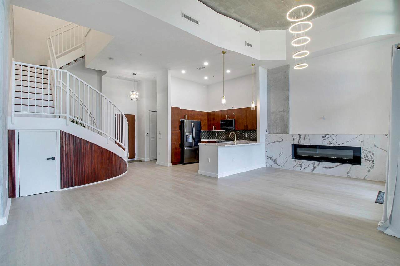 300 Australian Avenue - Photo 1