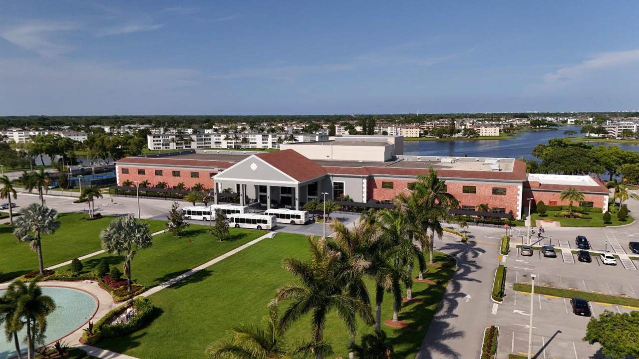 https://bt-photos.global.ssl.fastly.net/beaches/1280_boomver_1_R11109639-4.jpg