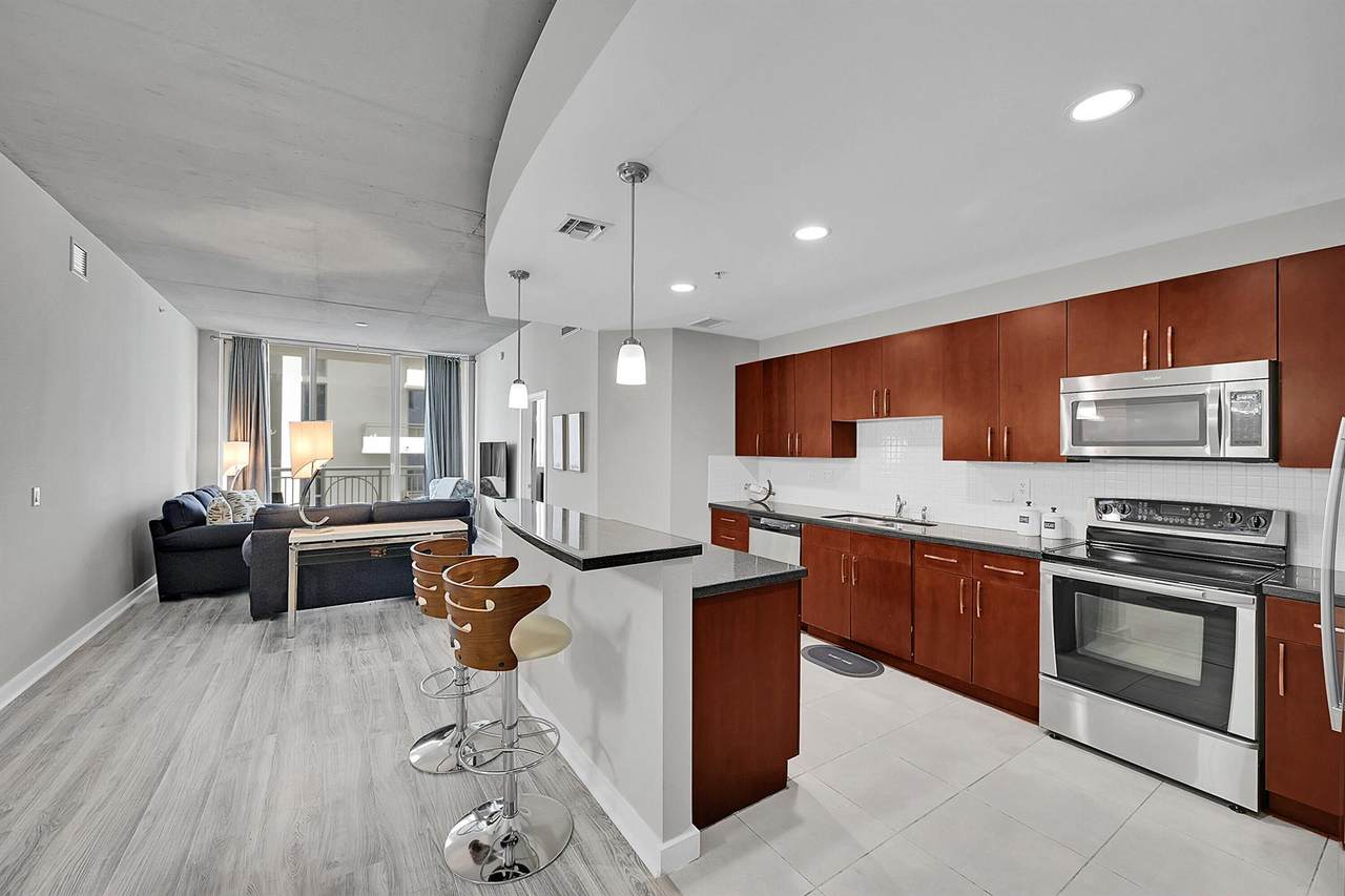 300 Australian Avenue - Photo 1