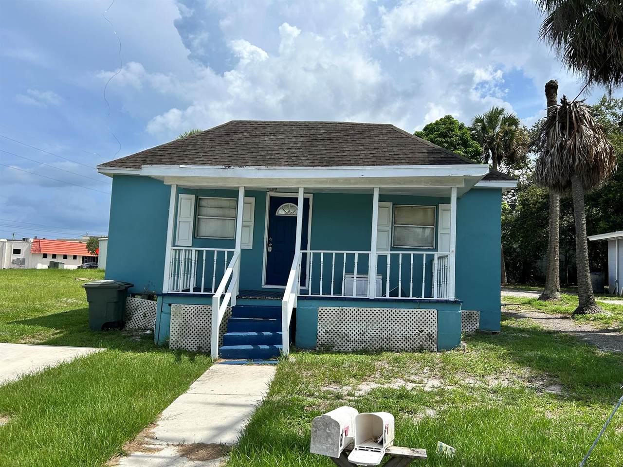 705 Avenue B - Photo 1