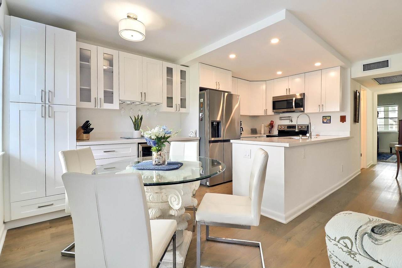 242 Markham L - Photo 1