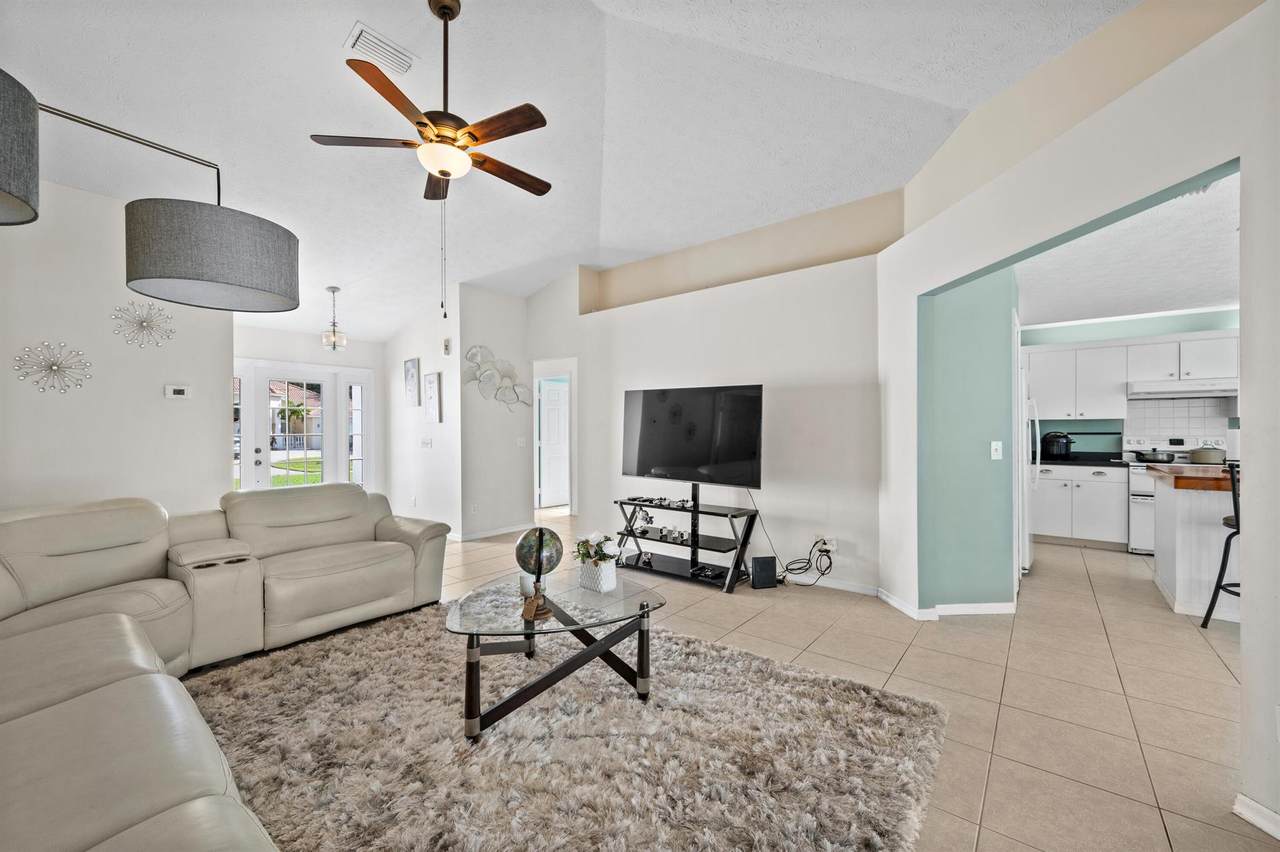 1908 Notre Dame Avenue - Photo 1