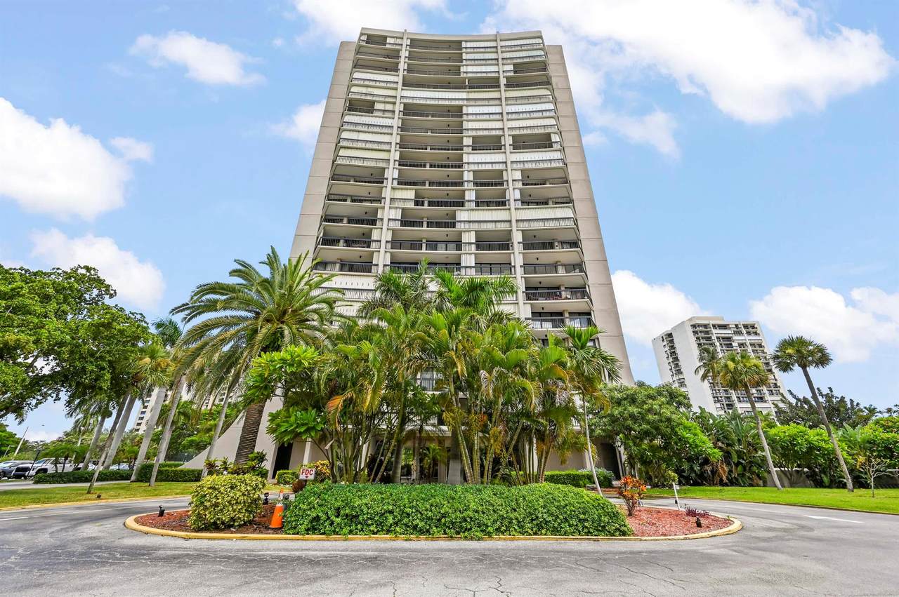 2425 Presidential Way - Photo 1