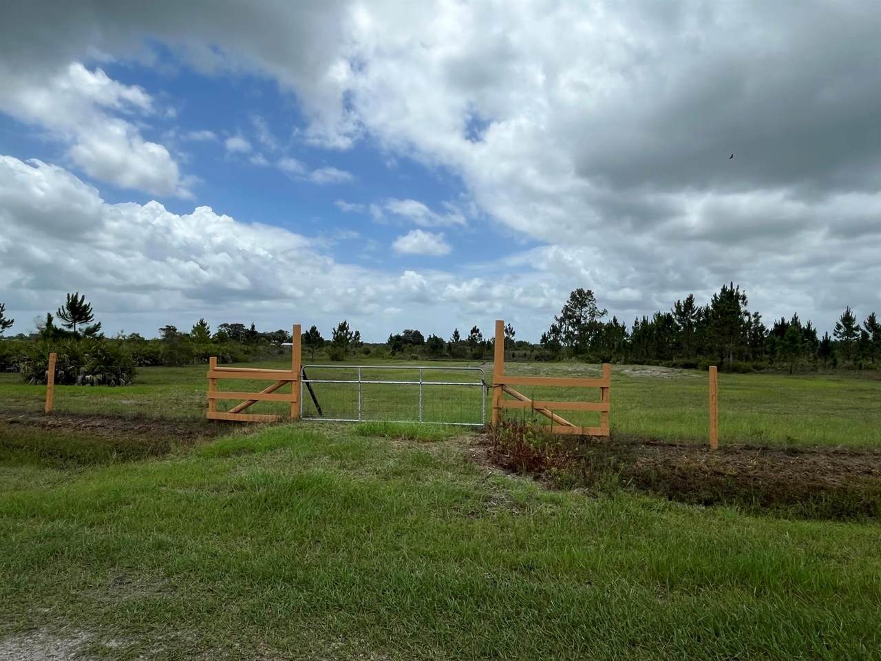 https://bt-photos.global.ssl.fastly.net/beaches/1280_boomver_1_R11117610-2.jpg