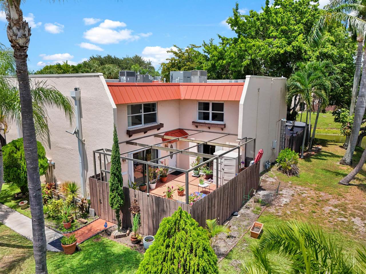 6254 Seven Springs Boulevard - Photo 1