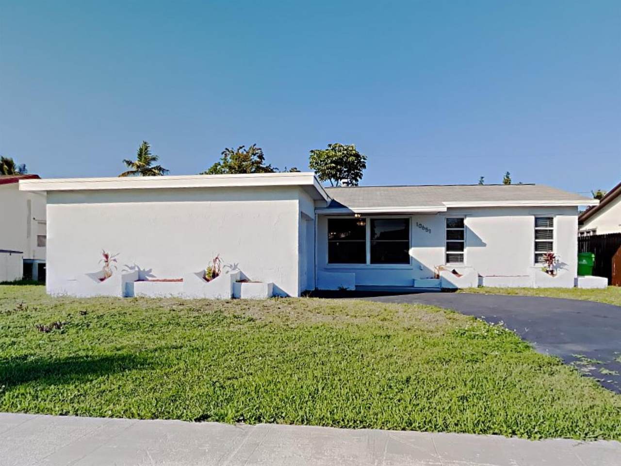 10651 28th Street - Photo 1