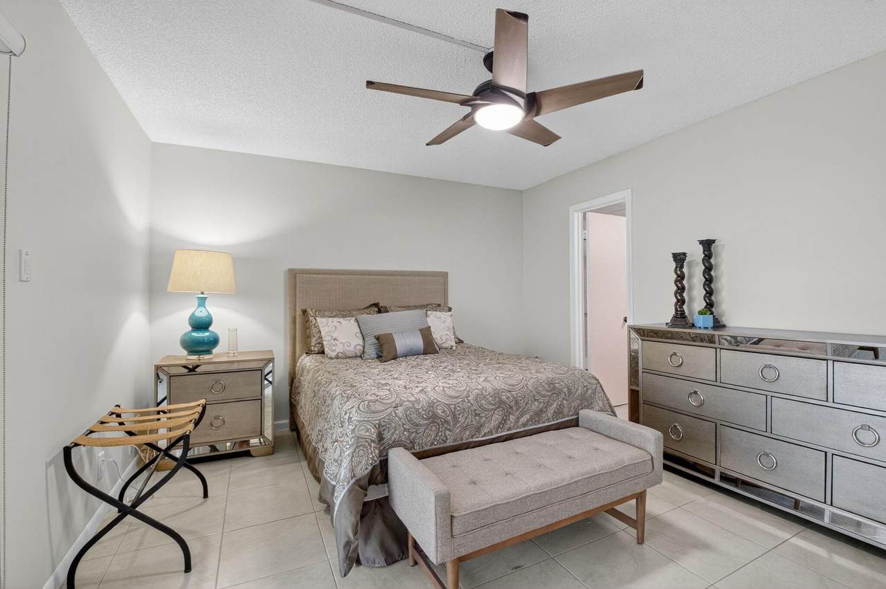 1037 Berkshire B - Photo 1