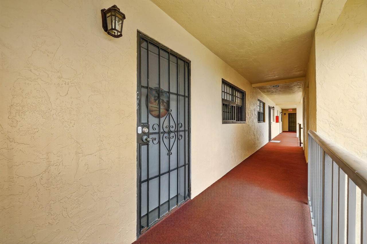 2050 Oleander Boulevard - Photo 1