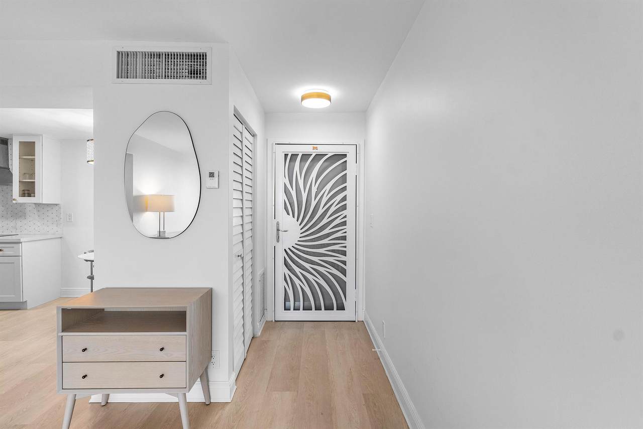 689 6th Court - Photo 1