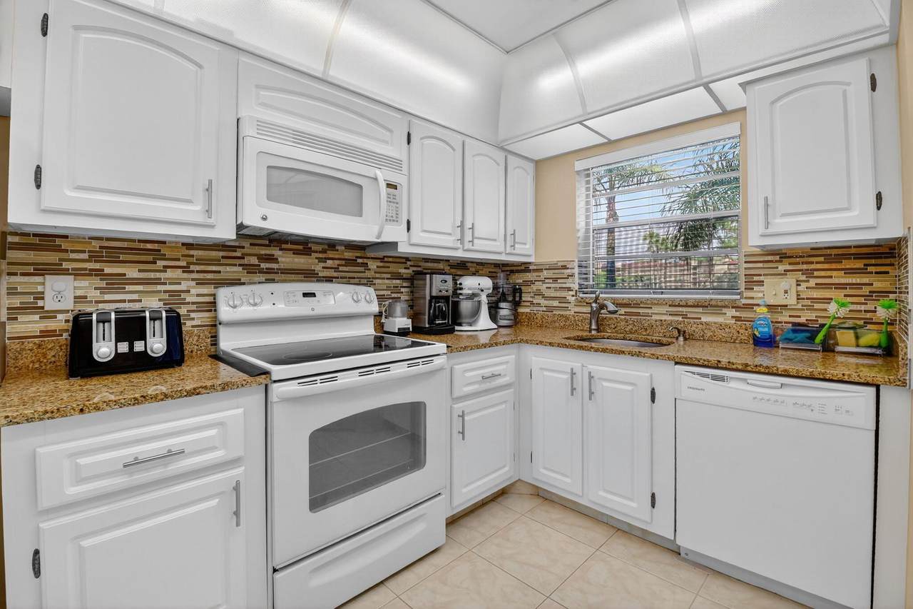 3810 Via Poinciana - Photo 1