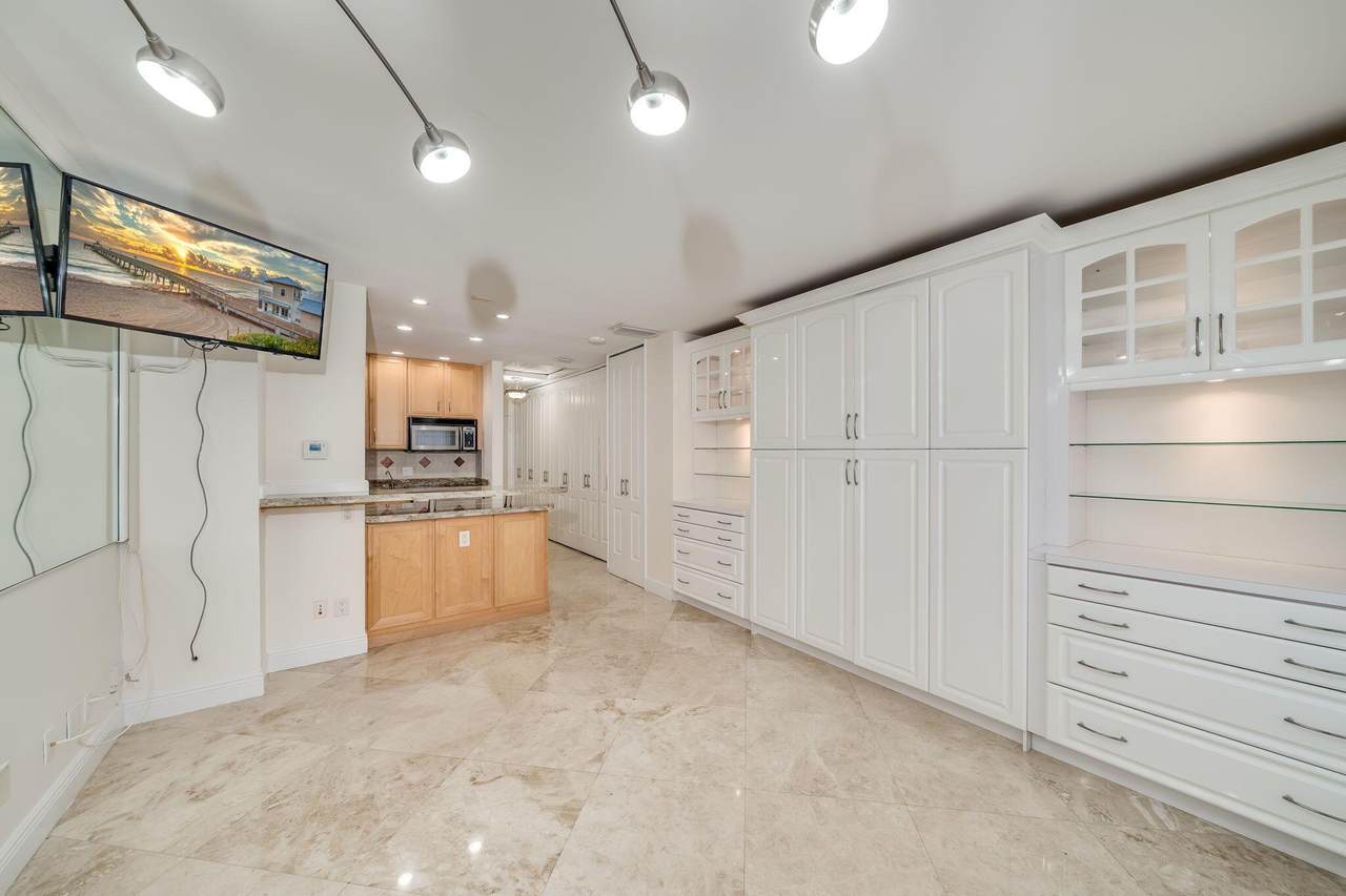 405 Ocean Boulevard - Photo 1