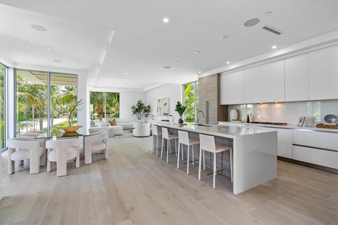 1070 Del Harbour - Photo 1