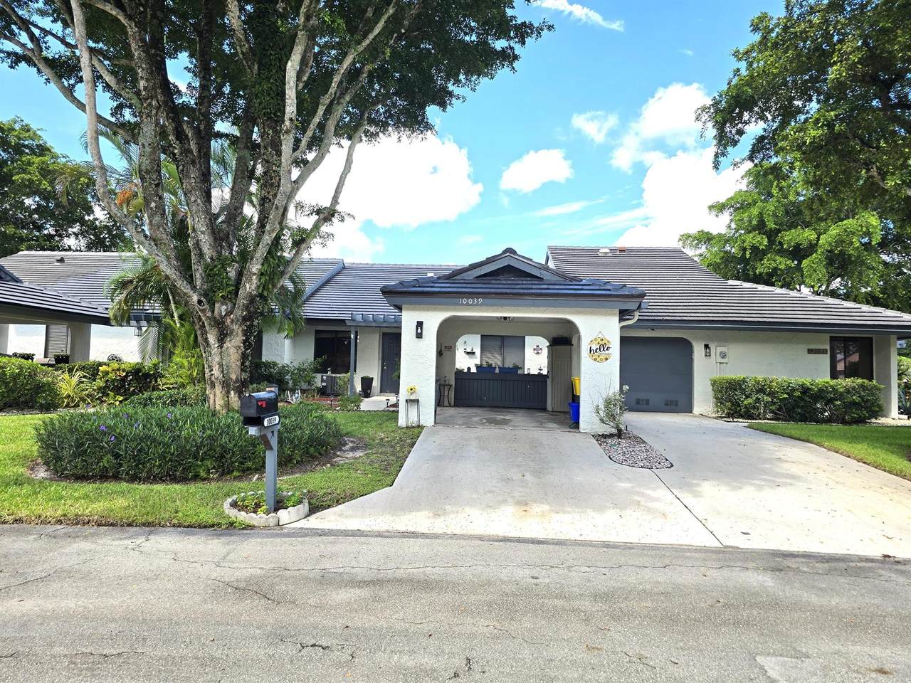 10039 Hickorywood Place - Photo 1