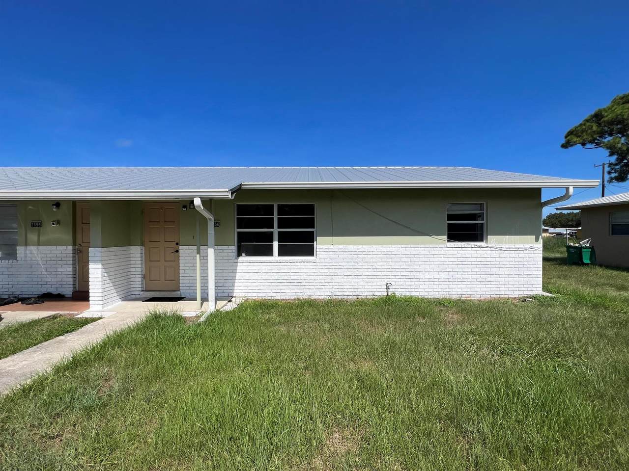 2650 Seneca Avenue - Photo 1