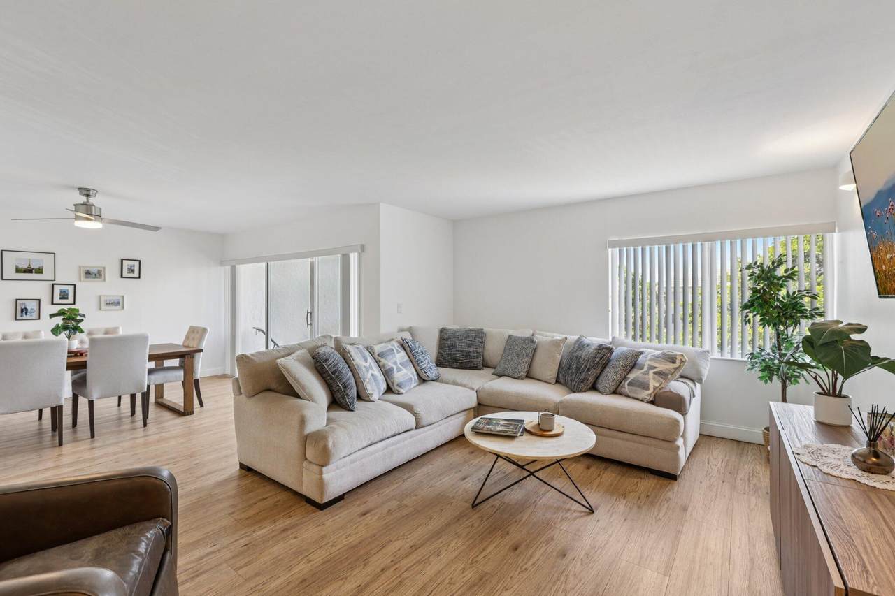 721 N Pine Island - Photo 1