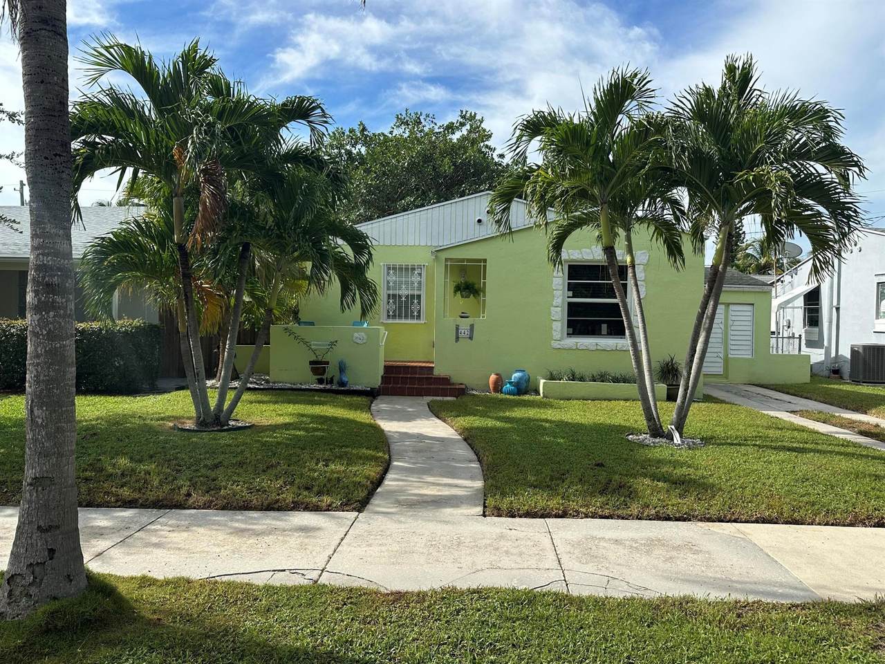 442 38th Street - Photo 1