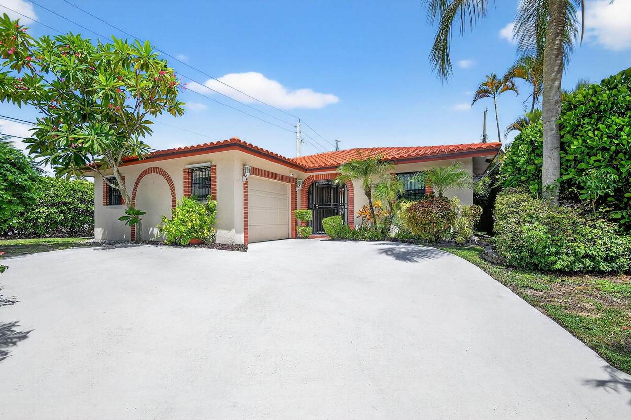 1035 Soelca Drive - Photo 1