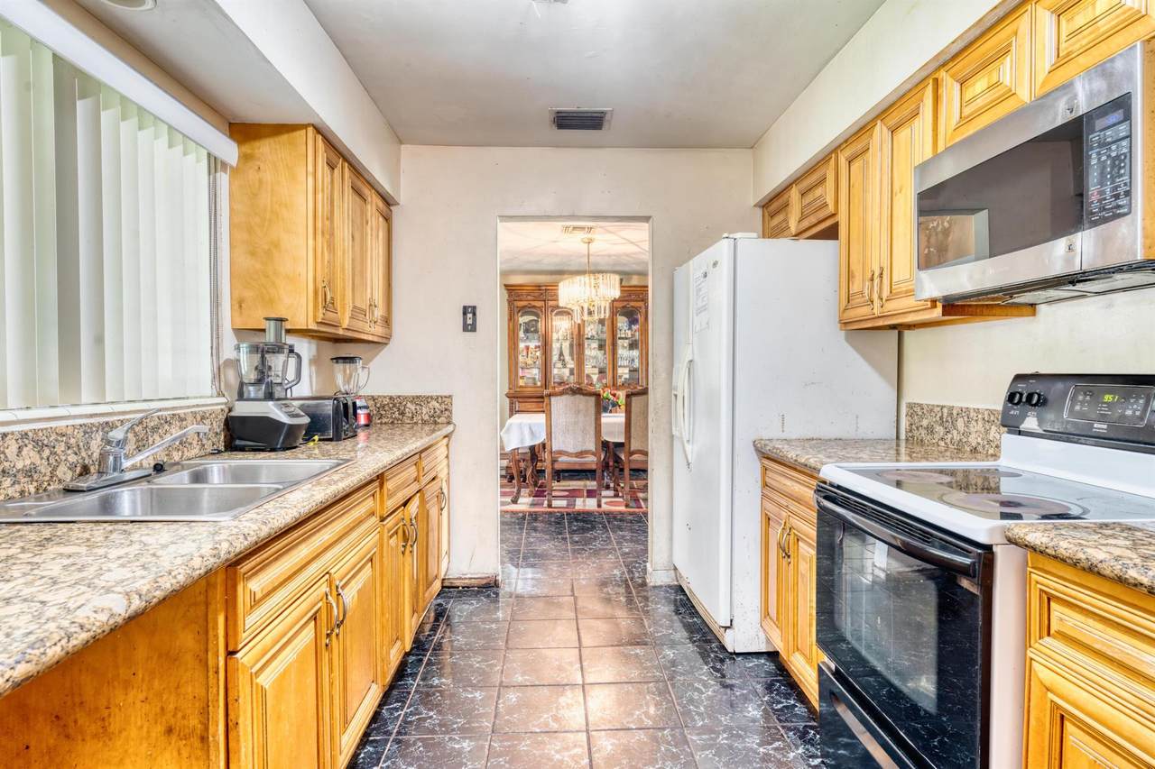 3851 10th Court - Photo 1