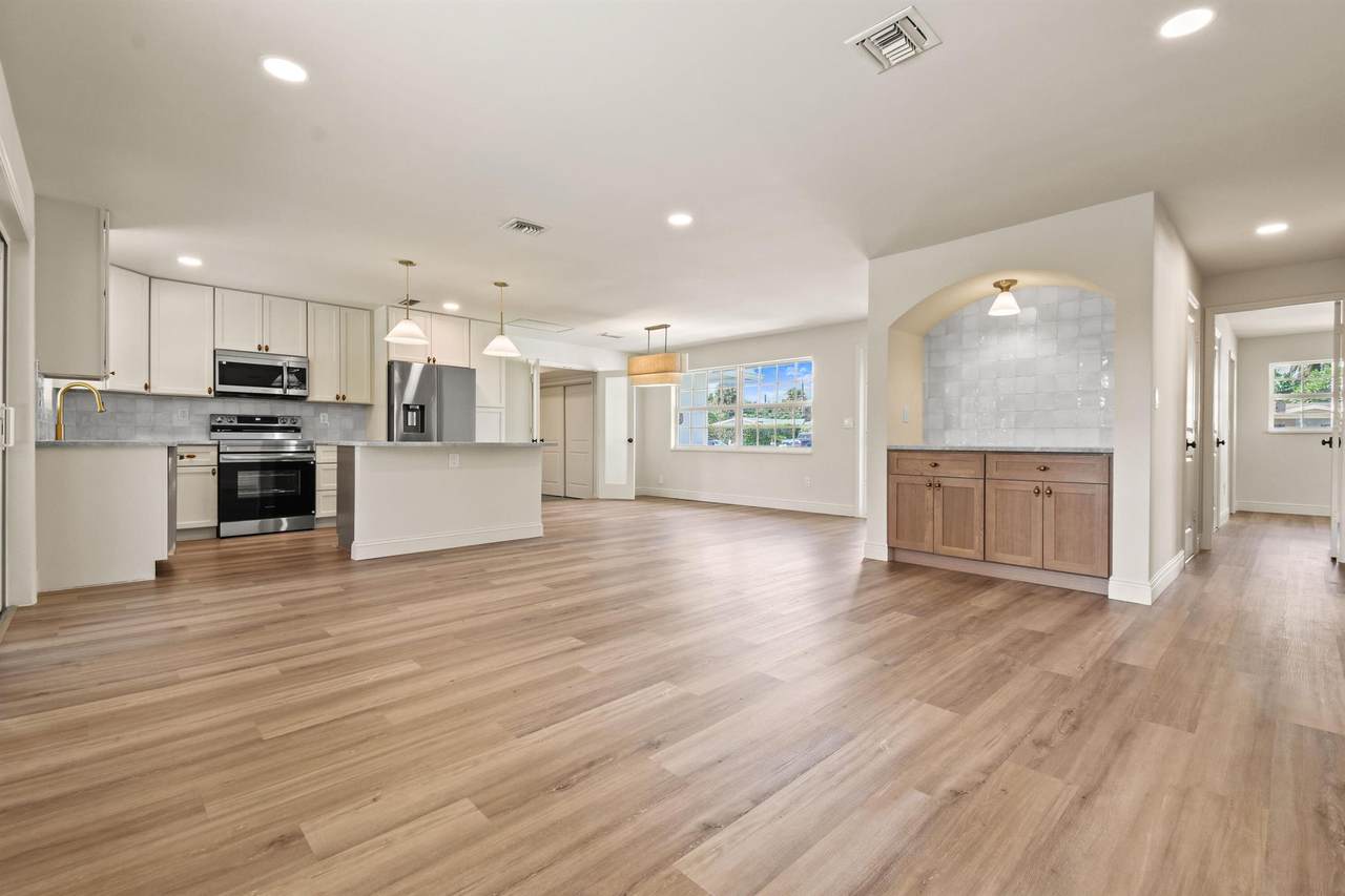 328 Balsam Street - Photo 1