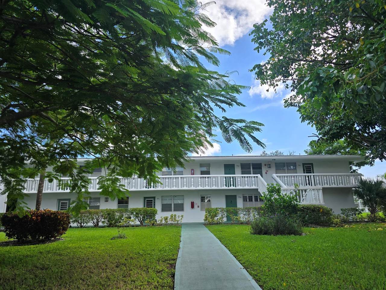 294 Farnham M - Photo 1