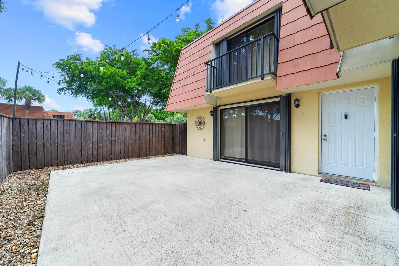 702 Buttonwood Lane - Photo 1