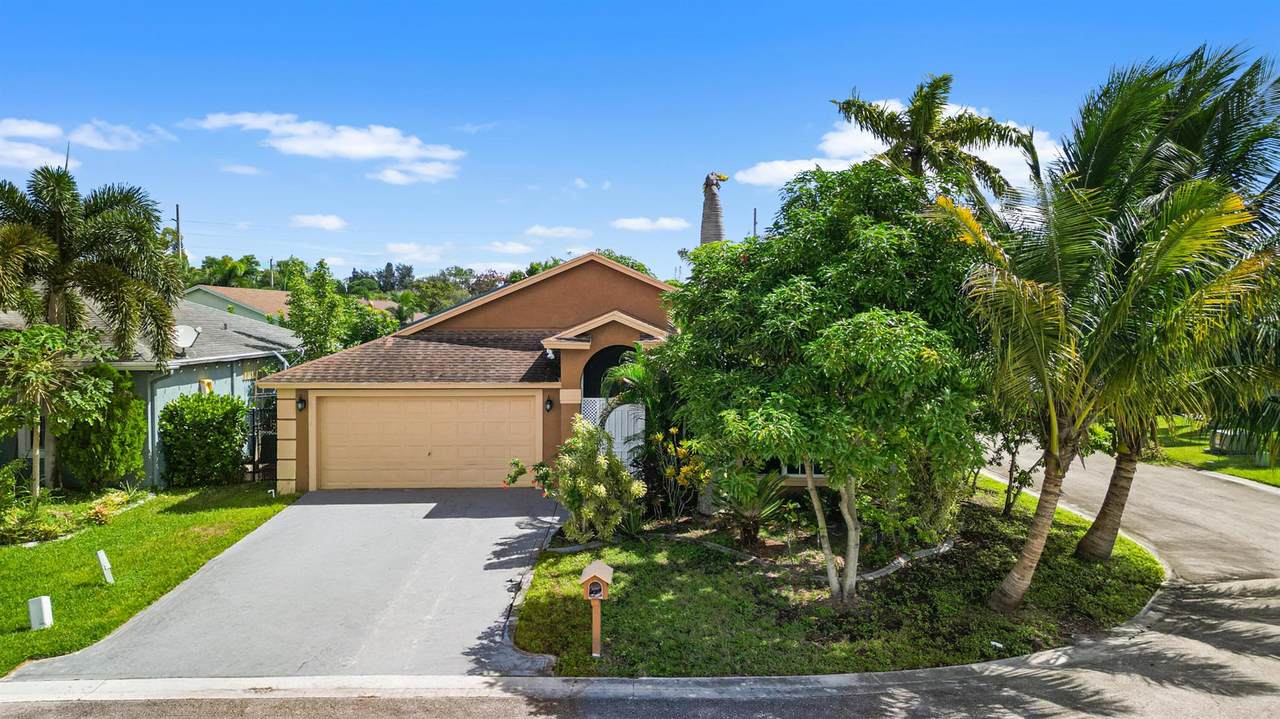 1516 Patrick - Photo 1