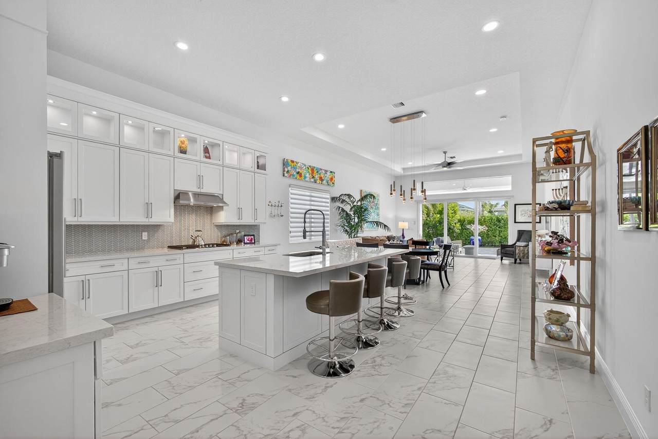 10050 Regency - Photo 1