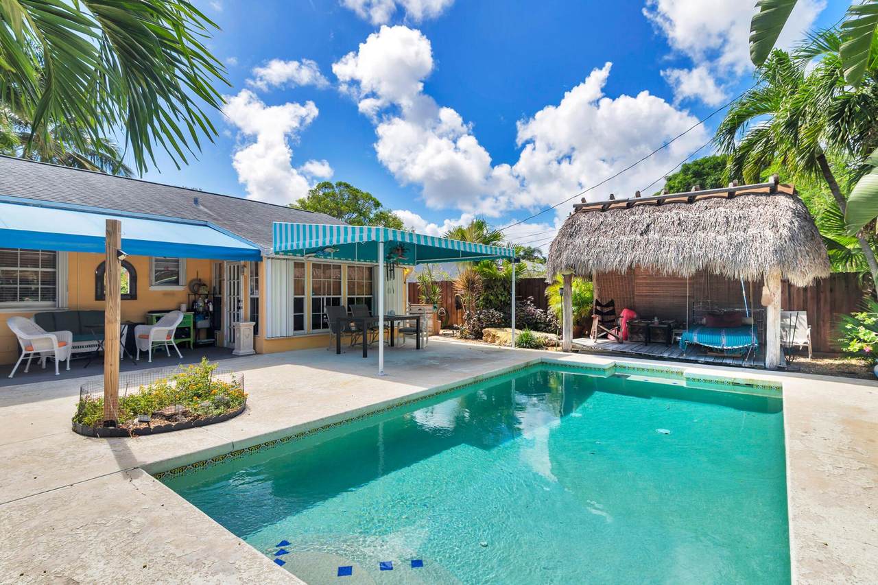 341 Nottingham Boulevard - Photo 1