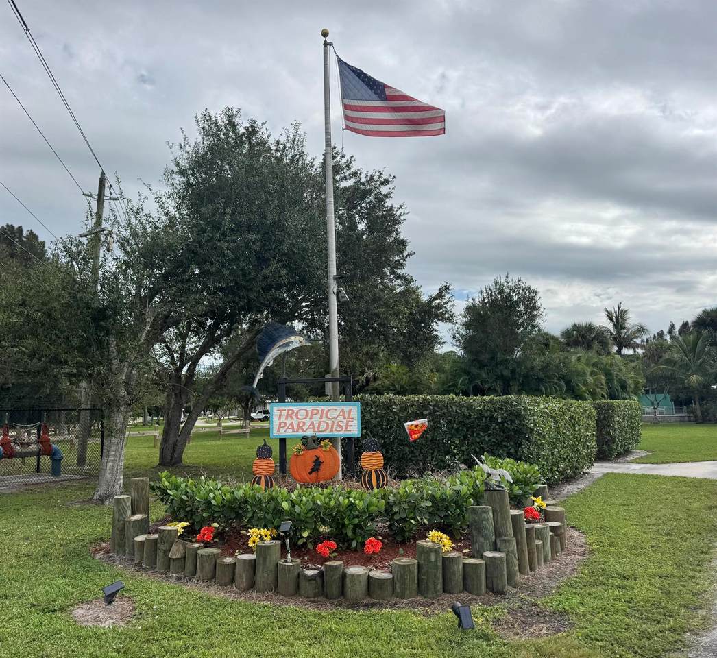 251 Paradise Place - Photo 1