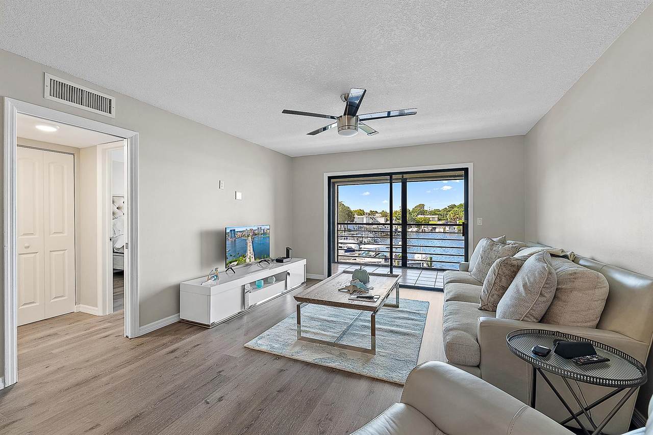309 Lake Circle - Photo 1