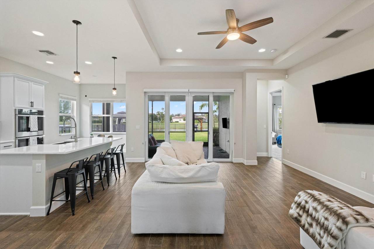 15121 Goldfinch - Photo 1