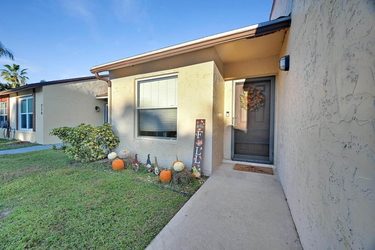 214 Palmetto Court - Photo 1