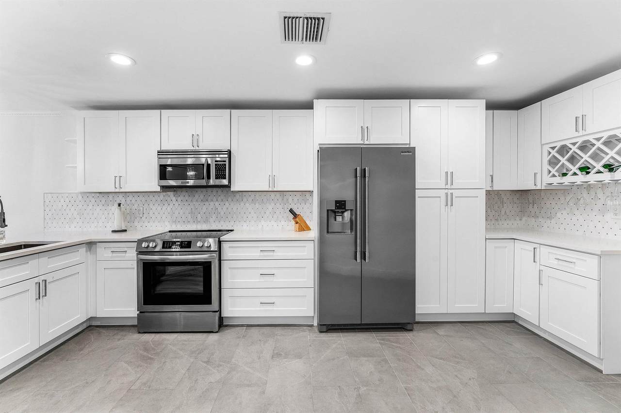 819 Windermere - Photo 1