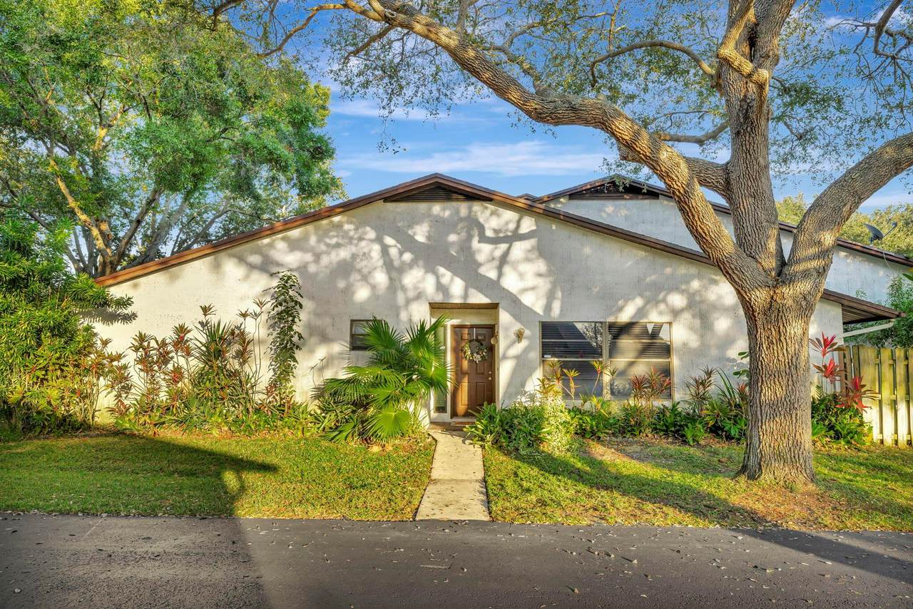 2080 Colonial Road - Photo 1